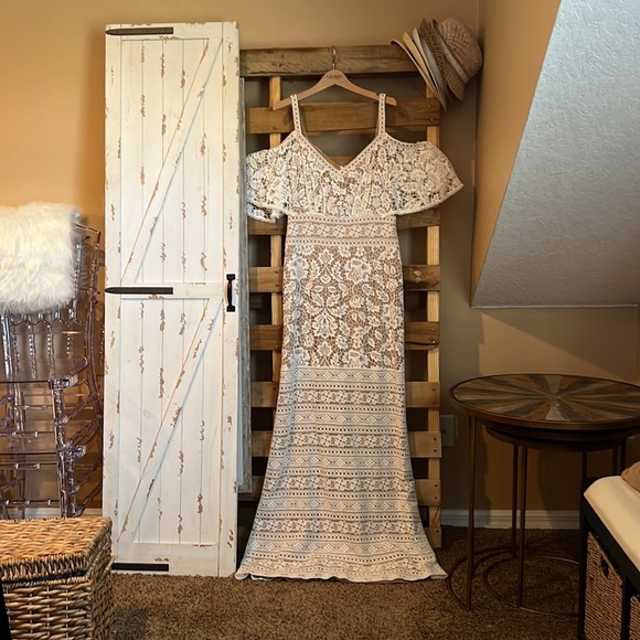 Tadashi Shoji Dresses & Skirts - White dress